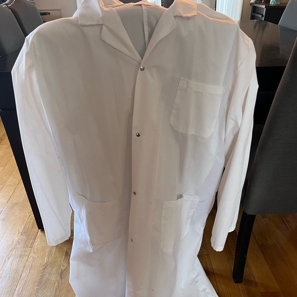 Lab coat size large. Worn twice. Sarrau grandeur large. Porté 2x - Picture 1 of 2